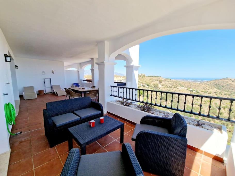 Las Palmeras Seaviews Михас Экстерьер фото