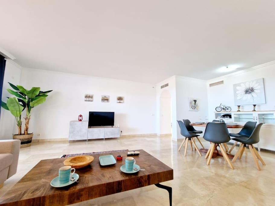Las Palmeras Seaviews Михас Экстерьер фото
