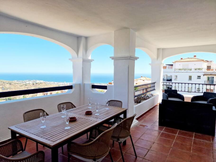 Las Palmeras Seaviews Михас Экстерьер фото