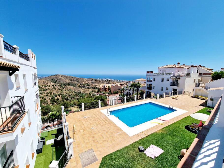 Las Palmeras Seaviews Михас Экстерьер фото